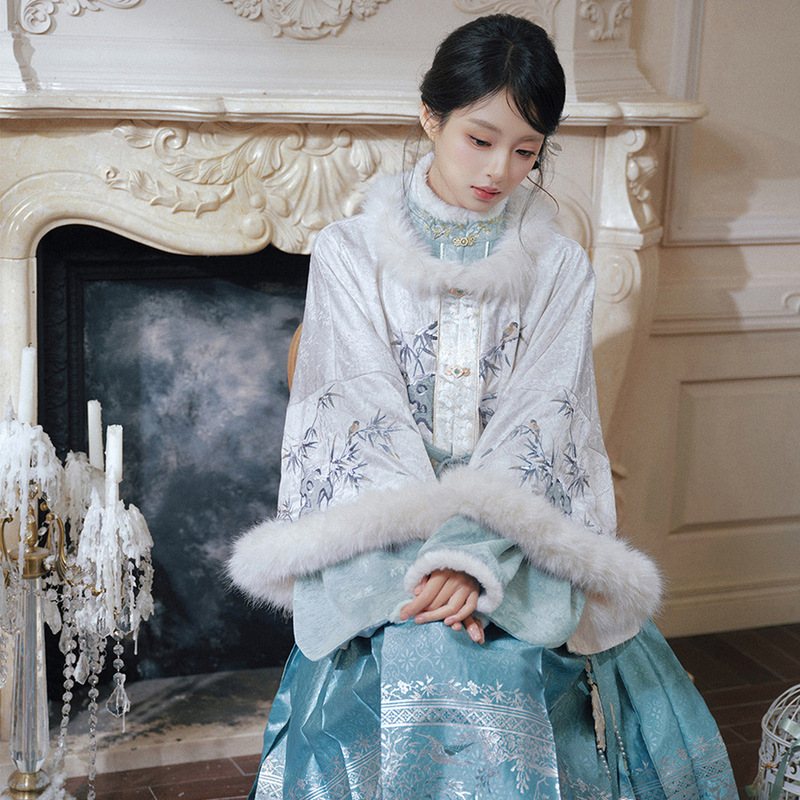 Chinese Style Fleece-Lined Ink-Snow Bamboo Pattern Short Jacket with Pipa Sleeves, Zhaojun-Style Coat, Ming-Style Hanfu Winter Version Chinese Style Fleece-Lined Ink-Snow Bamboo Pattern Short Jacket with Pipa Sleeves, Zhaojun-Style Coat, Ming-Style Hanfu Winter Version