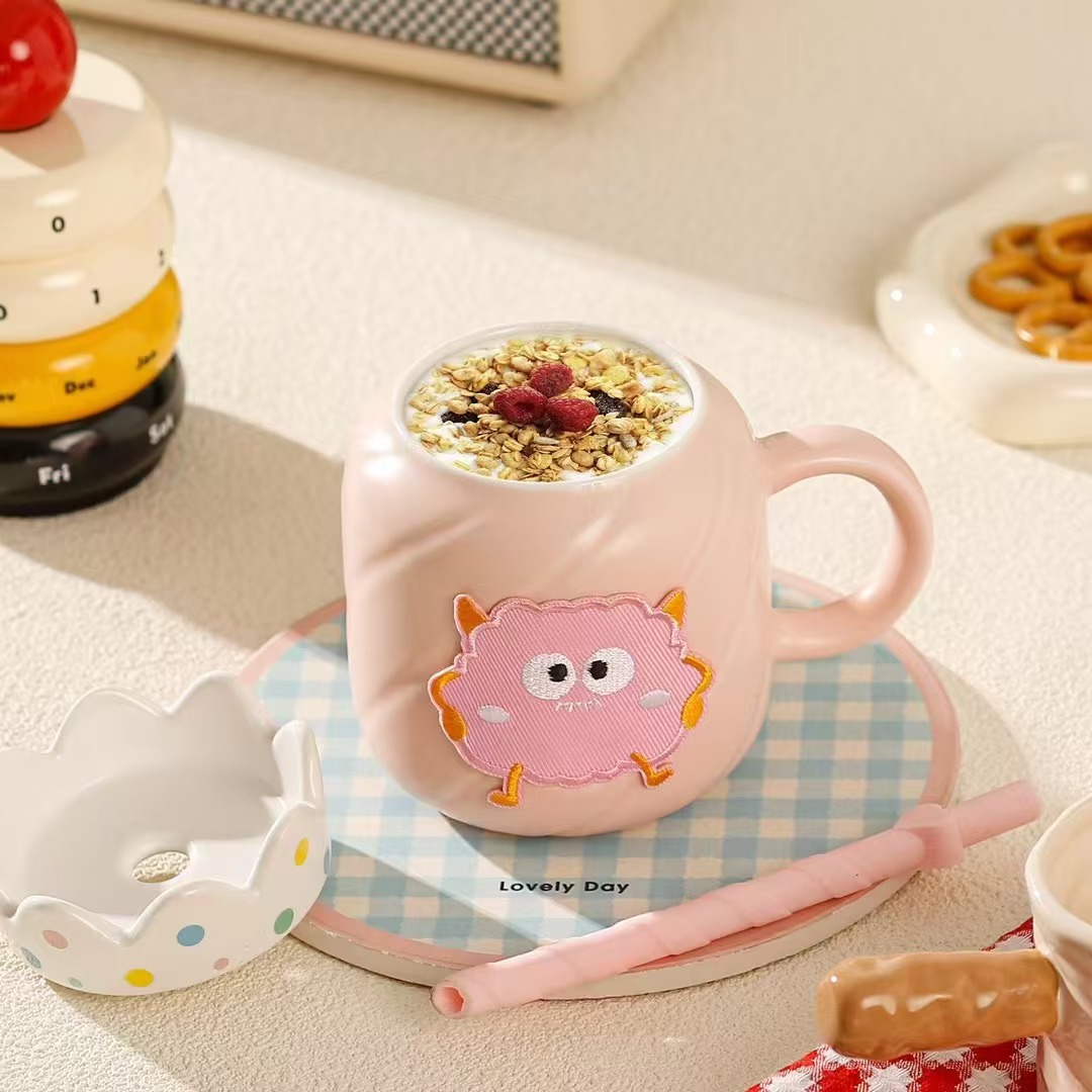 Regalo de cumpleaños Dibujos animados casa niña linda taza de cerámica de alto valor con tapa taza de agua gato cachorro taza de agua