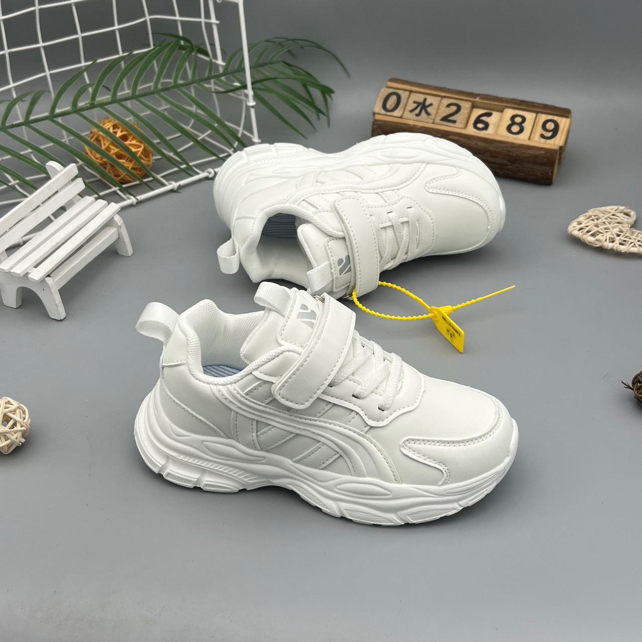 儿童小白鞋女童白色运动鞋男童皮面防水休闲球鞋中大童小学生白鞋