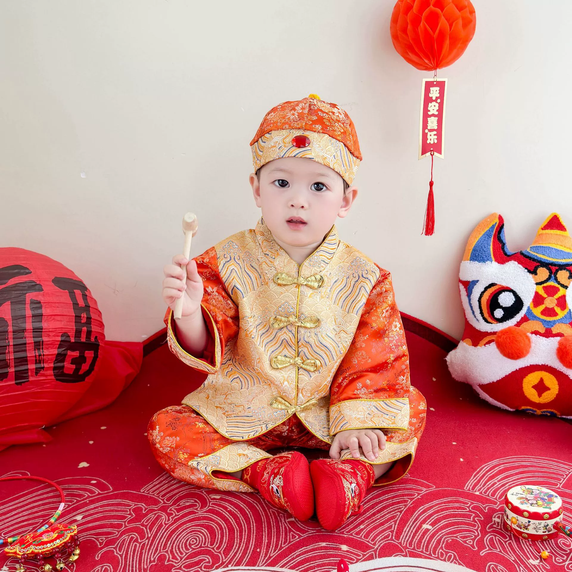 Годовалое платье мальчишеское детское платье 2024 осенний новый банкет