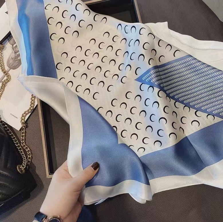 2025 primavera y otoño diadema femenina todo fósforo Baotou coreano desierto pequeño cuadrado bufanda de seda bufanda francesa con camisa verano