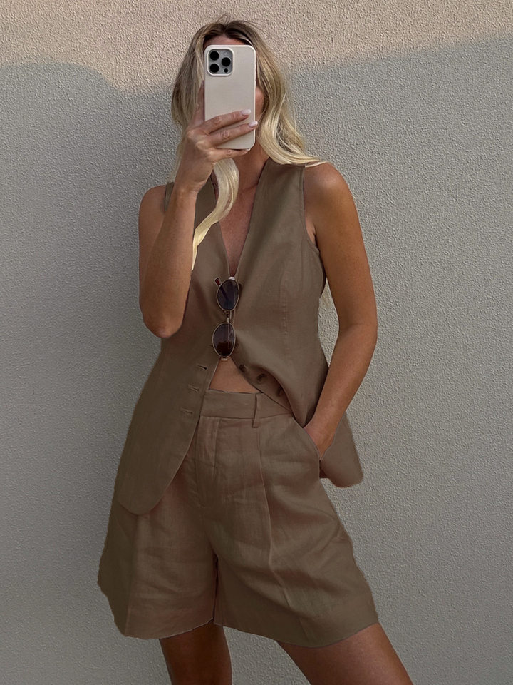 Bộ vest gile và quần short nữ chất liệu lanh cotton, áo khoét vai không tay, kiểu công sở — Màu mơ, Màu nâu đậm, Màu trắng, Màu xanh nước biển