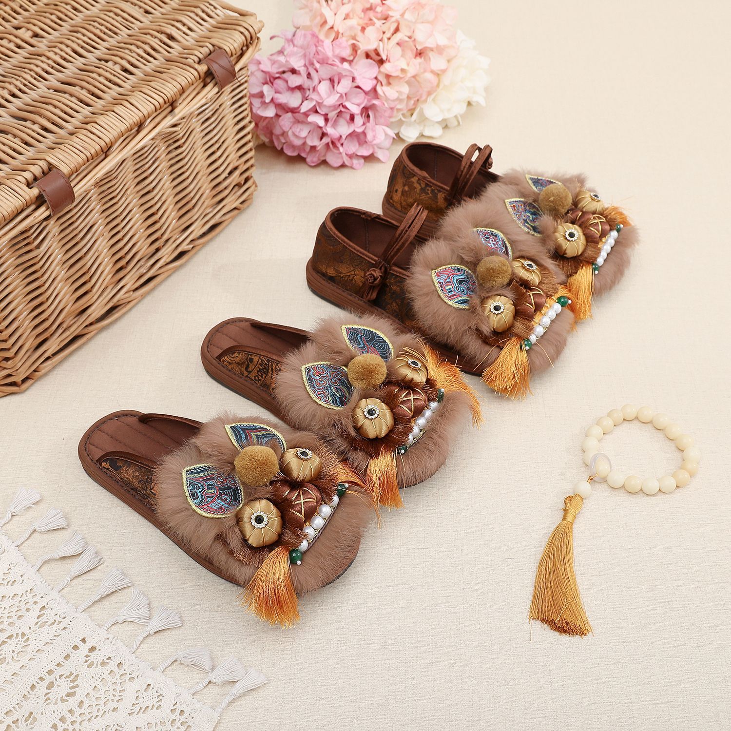 Yunyan 2026 New Collection: Authentic Thousand-Layer Handmade Original Genuine Fur Tiger-Head Shoes, Flat, Soft, and Intricately Crafted, a Traditional Non-Verbal Heritage Women's Shoe
