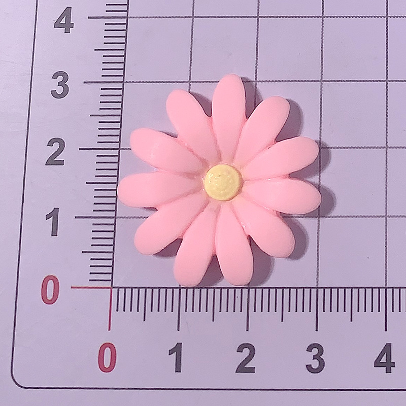 Accesorios de resina de flor de margarita de color transfronterizo DIY pegamento de crema agujero de cáscara de teléfono móvil agujero de zapatos taza de agua material de pegatina de refrigerador