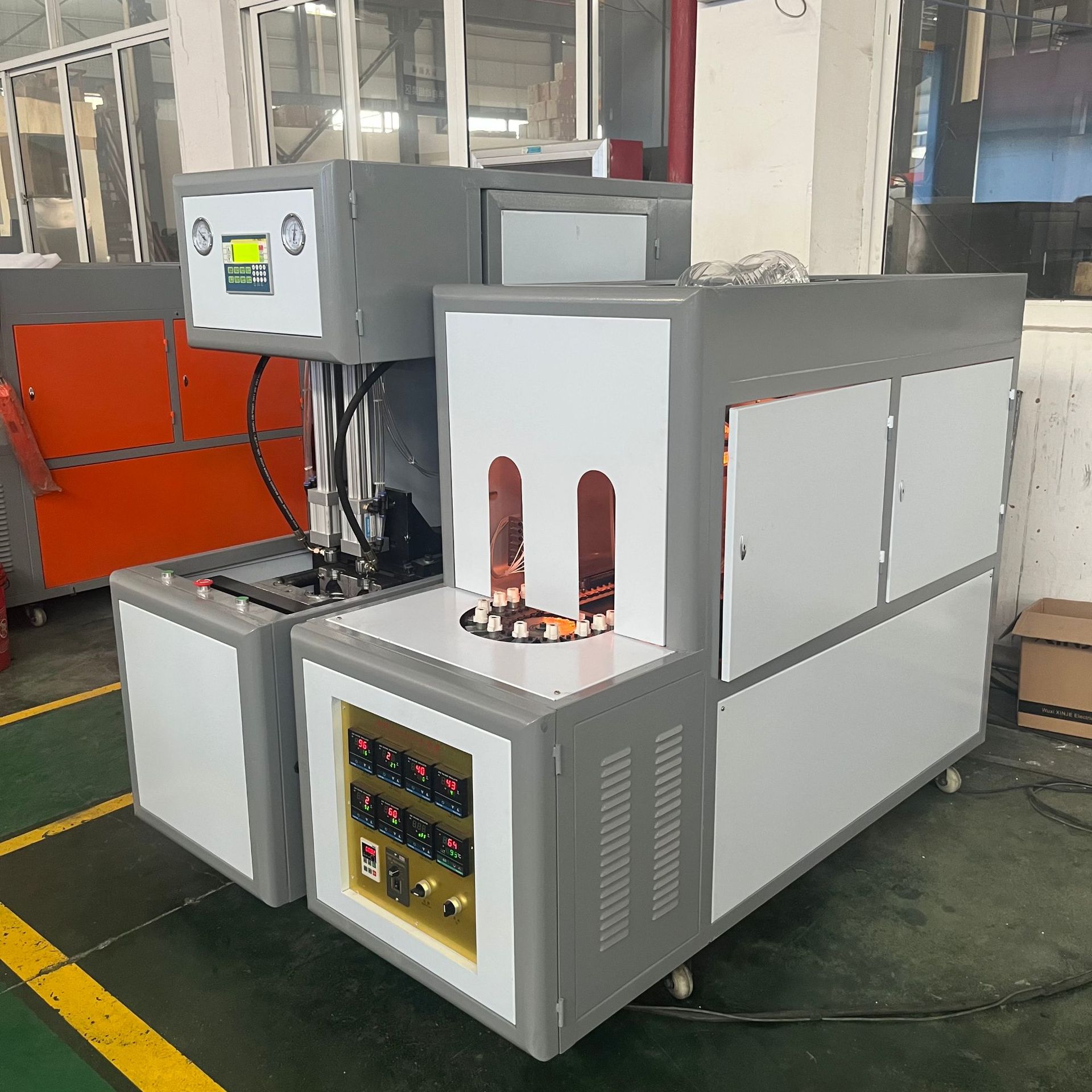 Máquina de soplado semiautomático de plástico PET de suministro directo de 3 litros de tamaño pequeño equipo de soplado de botellas de agua mineral