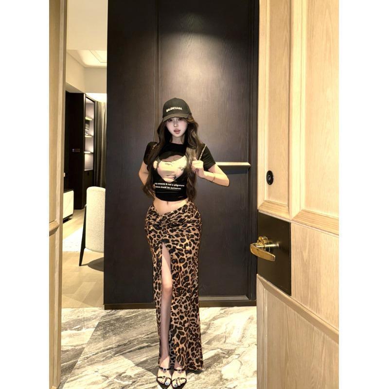 Black Portrait Print Round Neck Short-Sleeved T-Shirt for Women, Summer Design, Slim Fit, Hot Girl Style, Slimming Short Shoulder Top Black Portrait Print Round Neck Short-Sleeved T-Shirt for Women, Summer Design, Slim Fit, Hot Girl Style, Slimming Short Shoulder Top