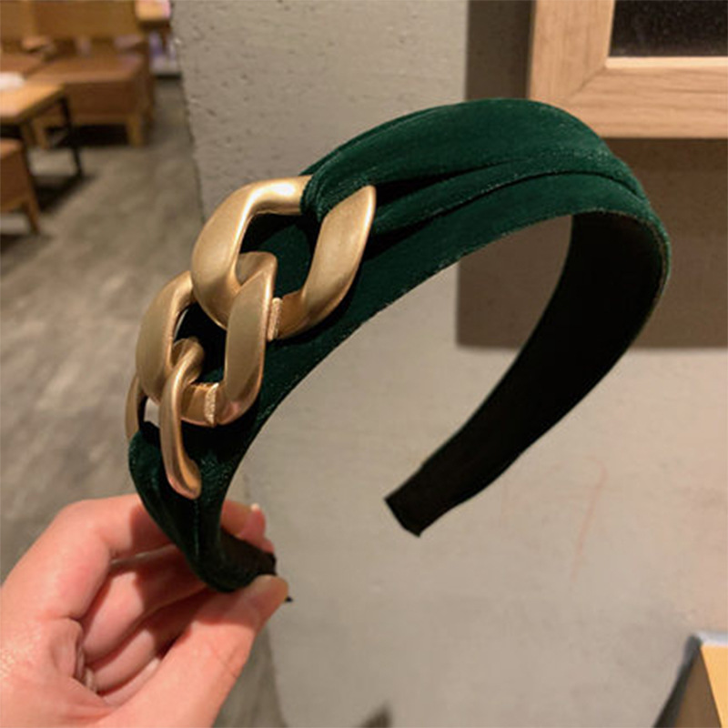 New Velvet Headband Female Retro Temperament Headwear Golden Chain Headband Wholesale display picture 3