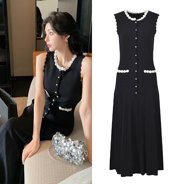 Summer elegant dress sleevless with a round collar