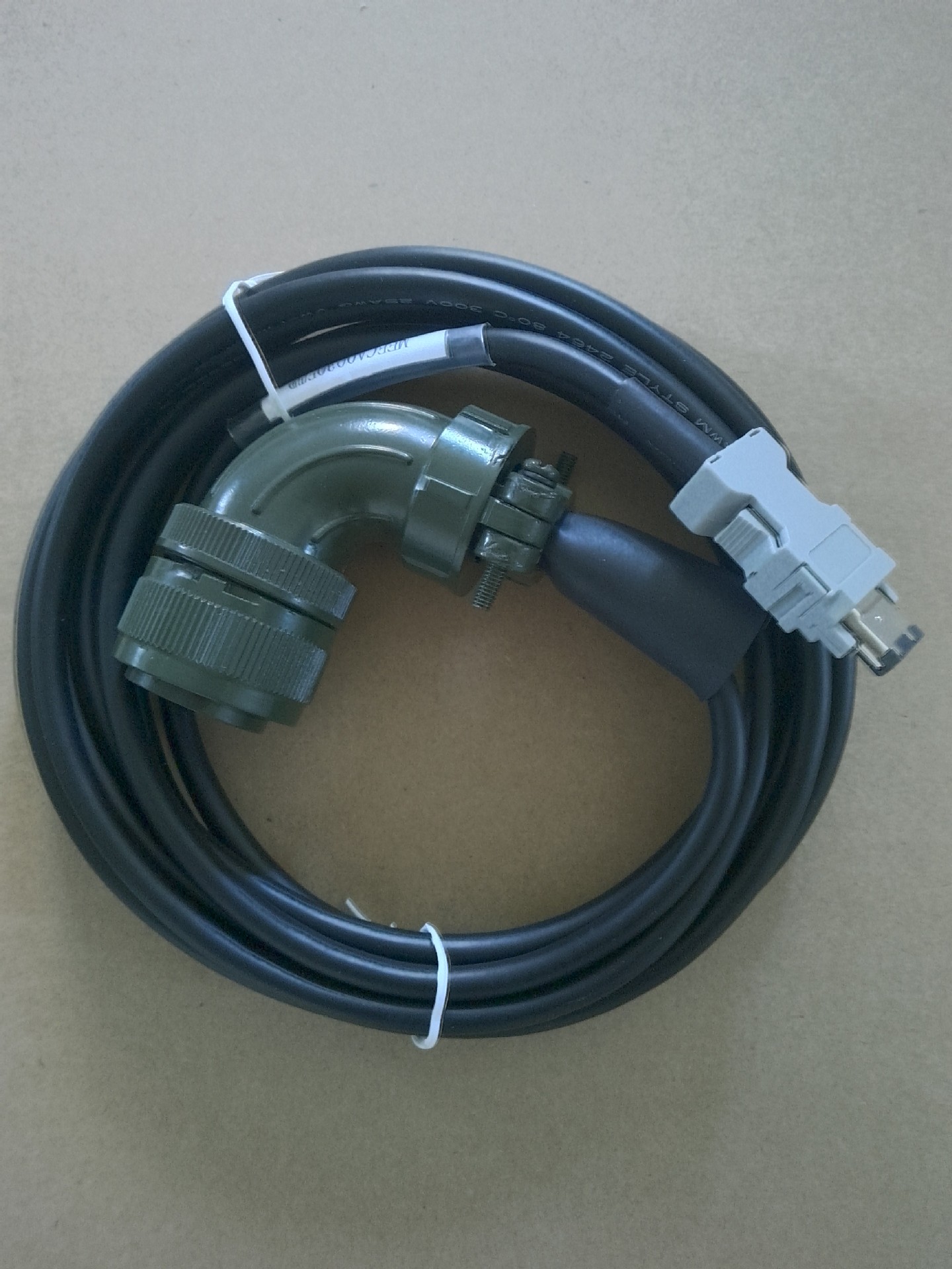 适用松下A4 A5 A6大功率伺服电机编码器线MFECA0030/050ESD连接线