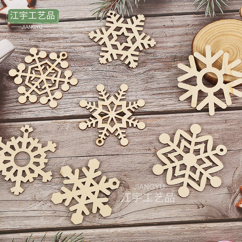 圣诞雪花木质摆挂件镂空手绘圣诞树挂件激光切割木片室内装饰品