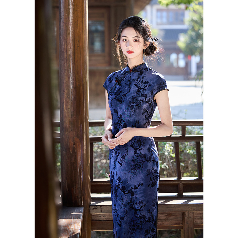 Red Eyes New Chinese Cheongsam 2025 New Short Sleeve Chenille Long Modified Young Mother Vintage dress Red Eyes New Chinese Cheongsam 2025 New Short Sleeve Chenille Long Modified Young Mother Vintage dress