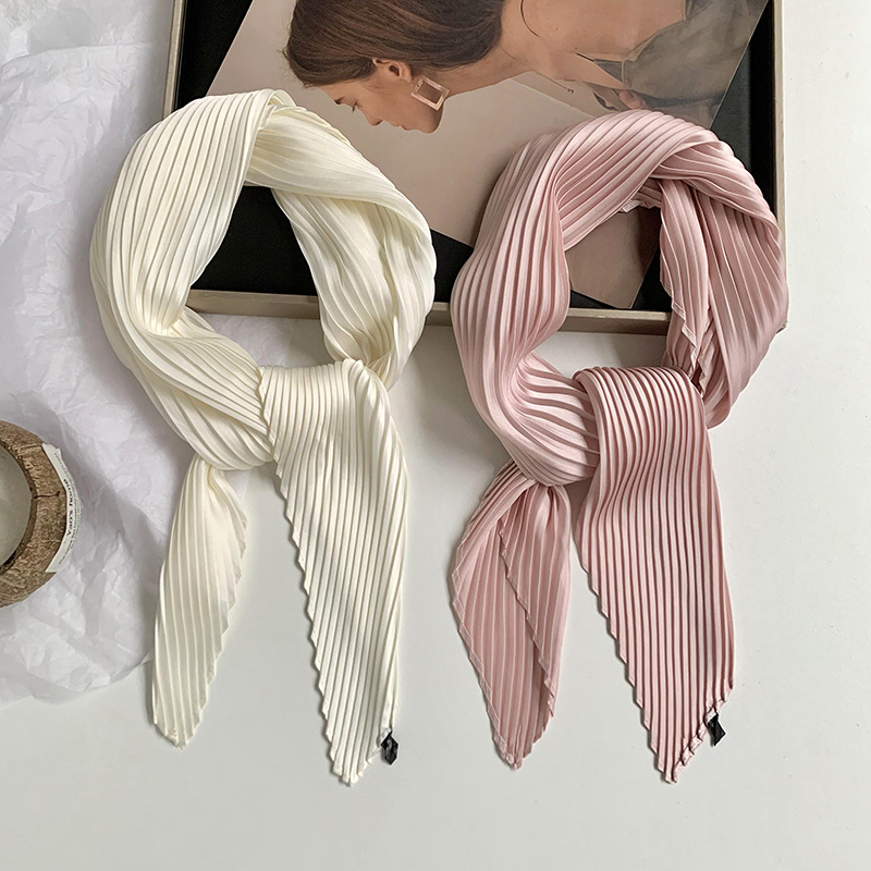 Pañuelo de seda de alta calidad nuevo estilo de color sólido arrugado bufanda de seda para mujer bufanda en forma de diamante versión coreana de la bufanda de seda de imitación pequeña bufanda en la cabeza banda para el cabello