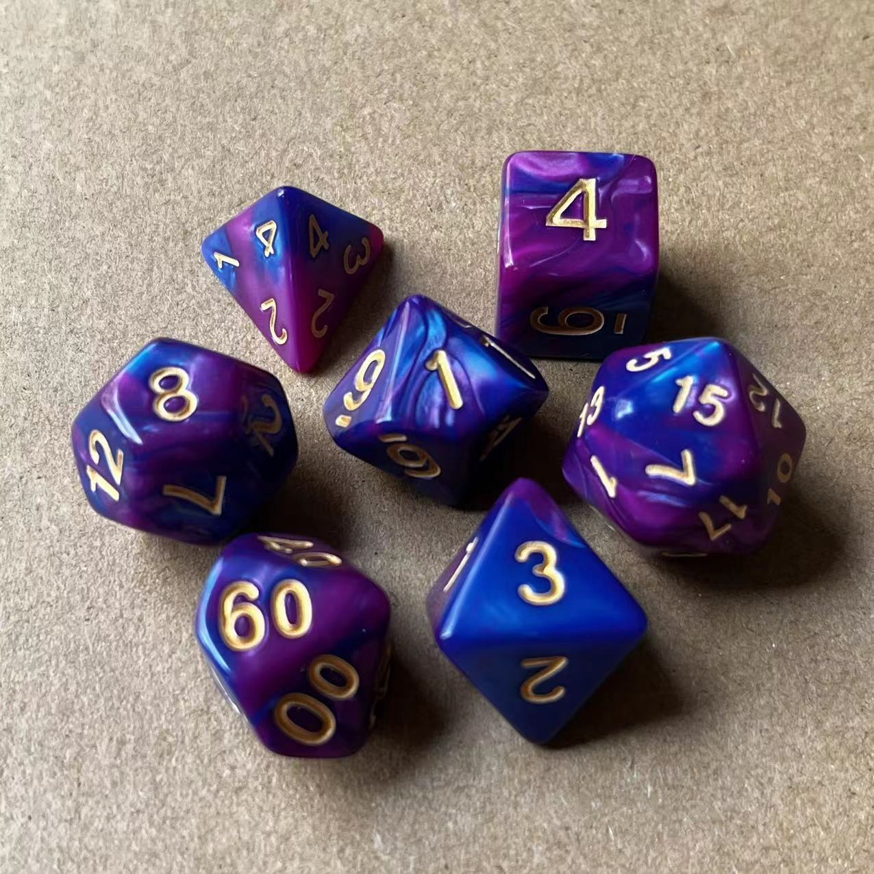 Juego de dados multicolores de dos colores, suministro transfronterizo, juego de 7 piezas, juego de tamiz digital, los dados de juego se pueden combinar