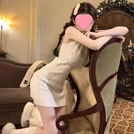 菱格麻花白色挂脖吊带连衣裙女夏收腰显瘦性感包臀裙辣妹针织短裙