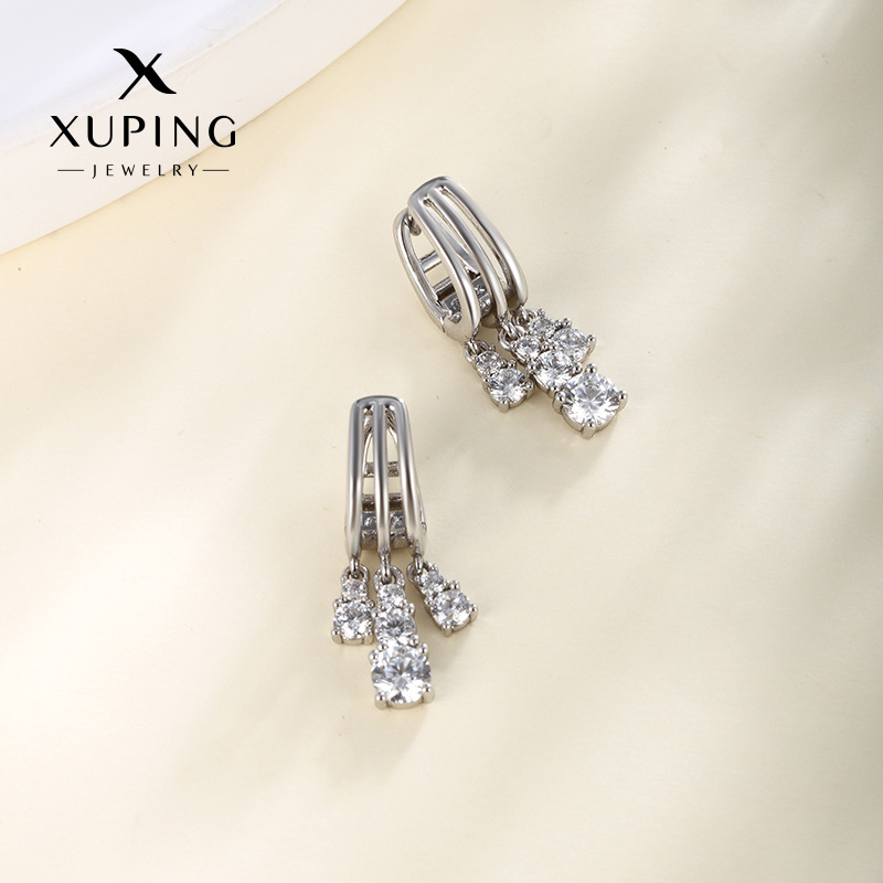 Xuping joyería con diamantes bordados exquisitos pendientes de nicho de diseño ligero de lujo de alta sensación pendientes de orejas temperamento único orejas mujeres