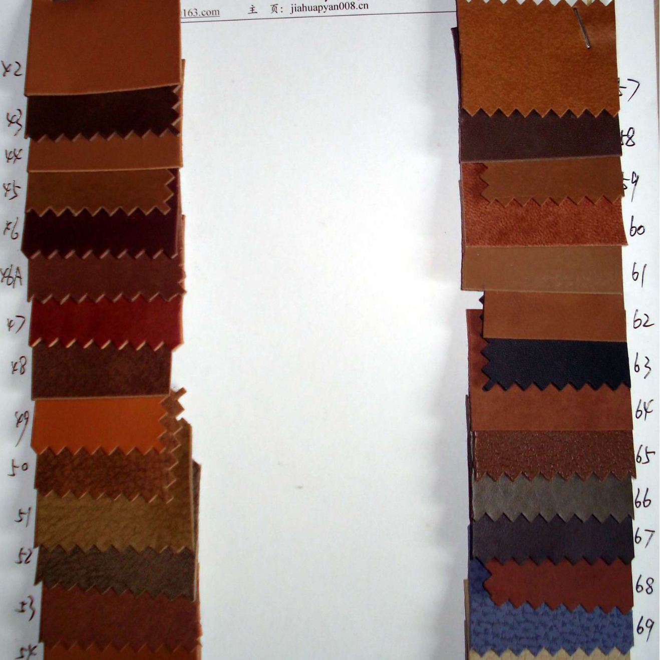 供应1.4MM厚度热压变色磨砂 橡塑皮革 商标皮革 标牌皮革