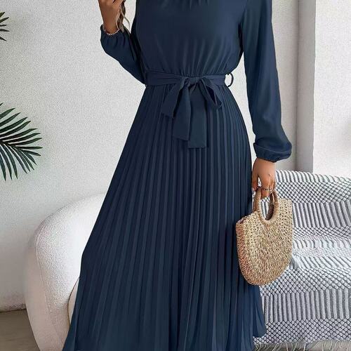 New style European and American autumn and winter elegant standing collar, long sleeve, waist waist, pleated long dress, small dress