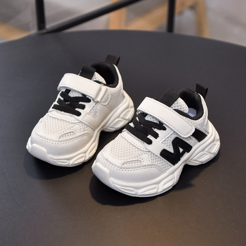 Una primavera de 2025 zapatos deportivos para niños de 1 - 6 años de edad, zapatos de corrida de malla, zapatos de suela suave para niñas