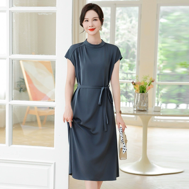 Ледяной шелк платье женская средняя длинная модель 2025 новая мама летняя корейская модная стройная атласная юбка большого размера