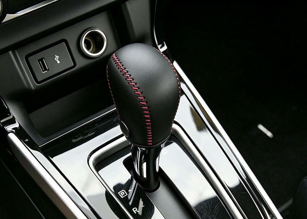 Leather car gear shift knob cover, hand-stitched, for Nissan 2012 New Sylphy, Qida, and Teana models. Also includes a handbrake cover and a gear shift cover