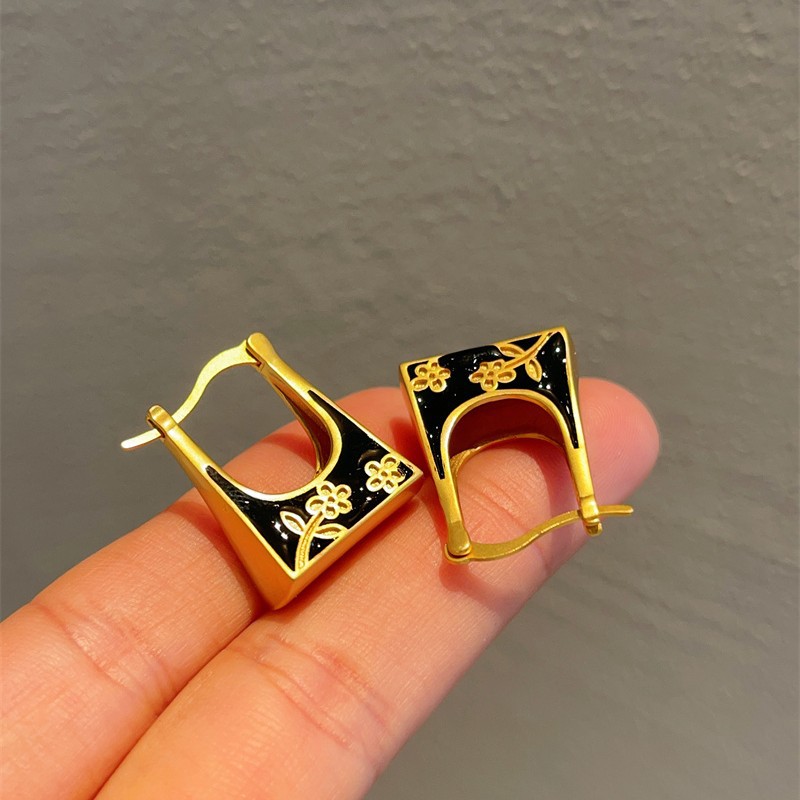 1 Fall & Winter Accessories display picture 2