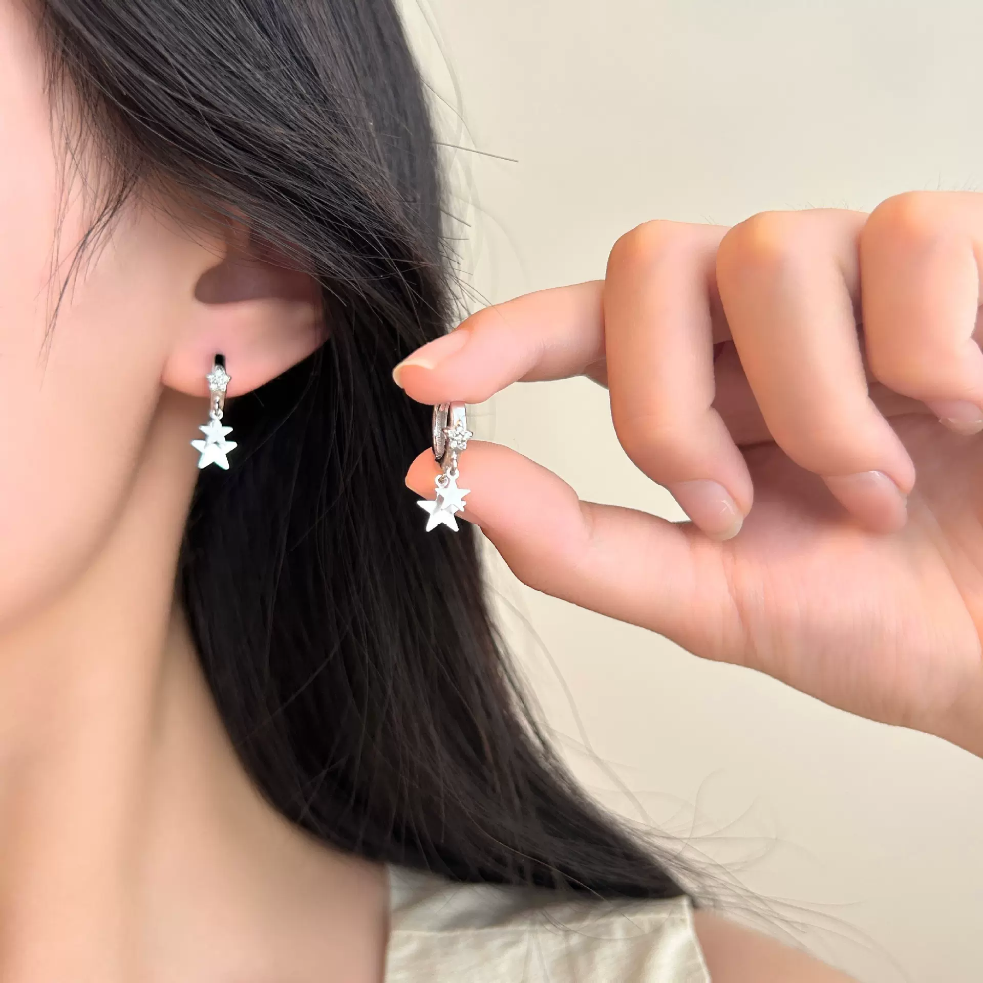 S999纯银耳环女镶钻星星耳扣轻奢简约个性气质时尚设计感流苏耳圈