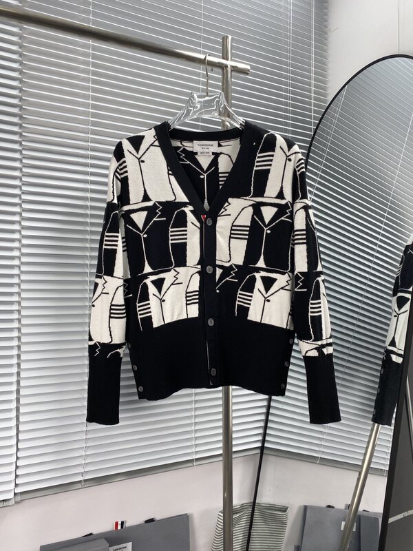 Trendy Brand Launches New Wool Cardigan, Jacquard Suit, Unisex Casual Slim-Fit Knitwear