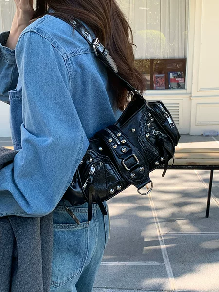 Sweet and Cool Spicy Girl Underarm Bag with Unique Design, Versatile Heavy-Duty Motorcycle Bag, Retro Commuter Single Shoulder Crossbody Bag for Women