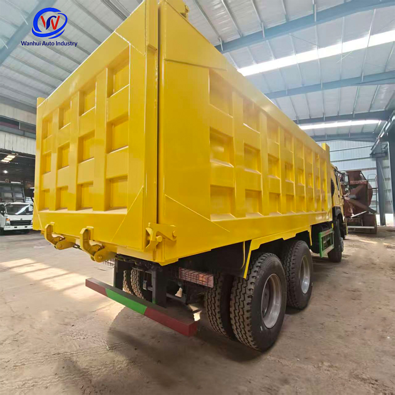 Howo 8×4 heavy-duty dump truck, 400 horsepower, specialized for mining and infrastructure, 90% new, engineering dump truck