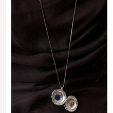 莳萝/野百合双面浮雕可打开圆球长项链 · 红玛瑙白玉髓项链批发
