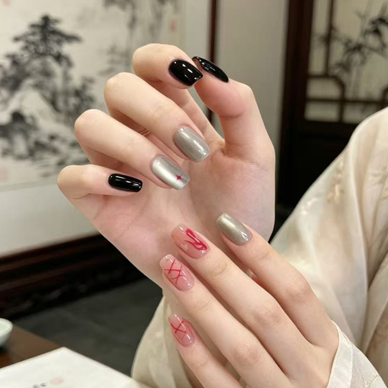 Sweet and Cool Style, Black and Red Atmosphere, Wearable Nails, Silver Metallic Music-Inspired Star Embellishments, Short Nail Strips with Straps Sweet and Cool Style, Black and Red Atmosphere, Wearable Nails, Silver Metallic Music-Inspired Star Embellishments, Short Nail Strips with Straps