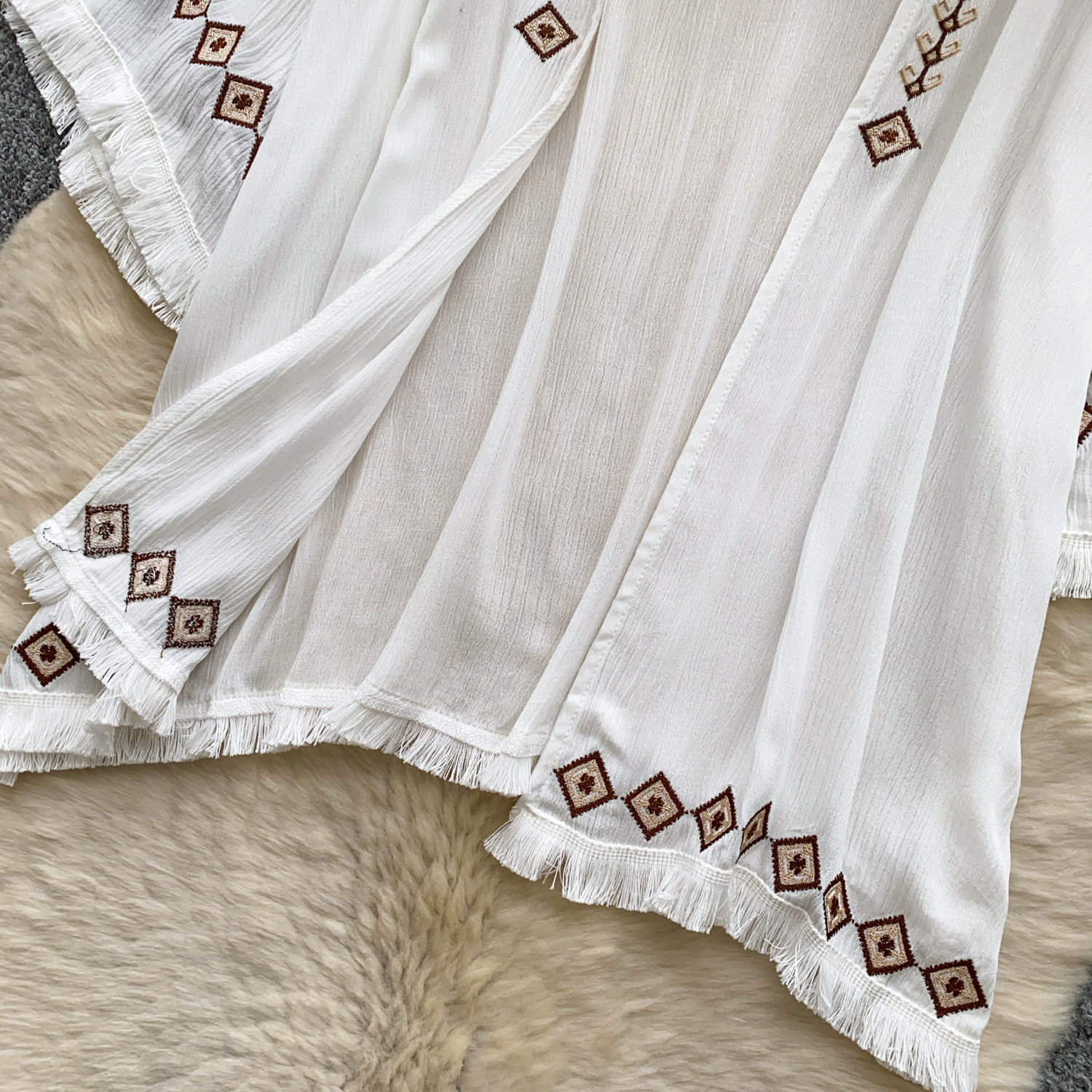 Women's White Retro Embroidery Tassel Cardigan Loose Fitting Summer Vacation Elegant Shirt Top_ecoleips.com