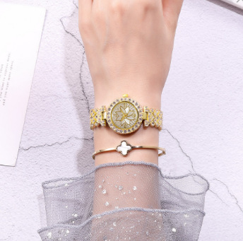 New Diamond-encrusted Gypsophila Bracelet Watch Women's Creative Gift Set Women's Watch Gift