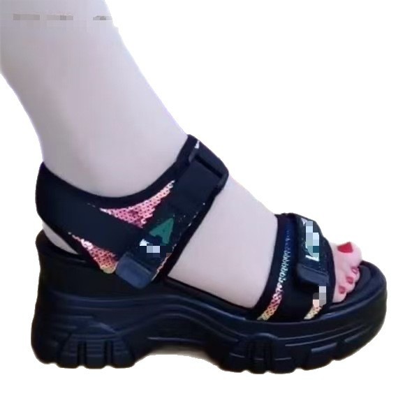 Sandalias deportivas para mujeres 2026 nuevo verano graso de altura de tacones de velcro de moda zapatos de playa para mujeres