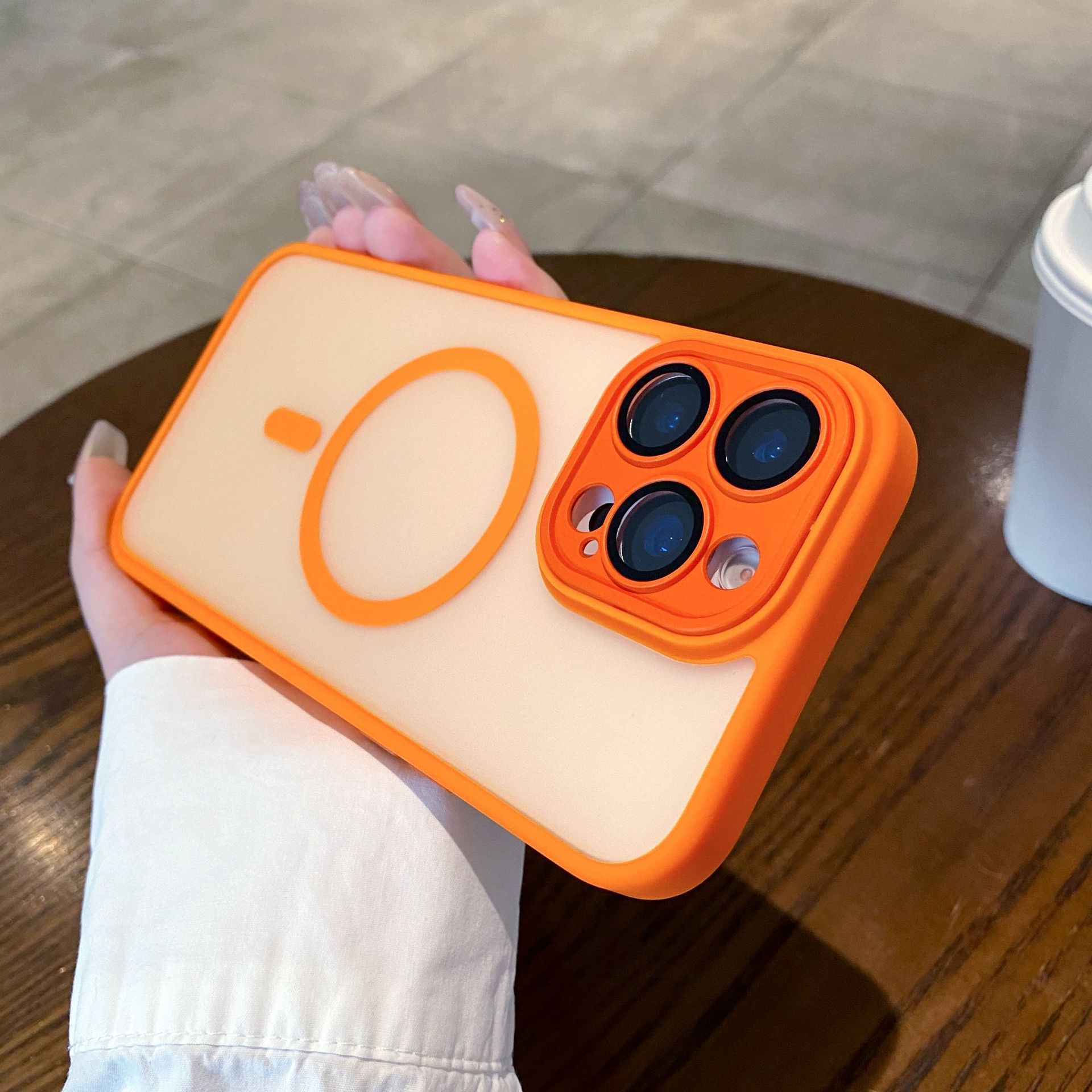 Aplicable para iPhone17 amor de caballo naranja caso de teléfono 15 escudo de elegancia sensación de piel esmerilado succión magnética manzana 16 lente cubierta protectora de película