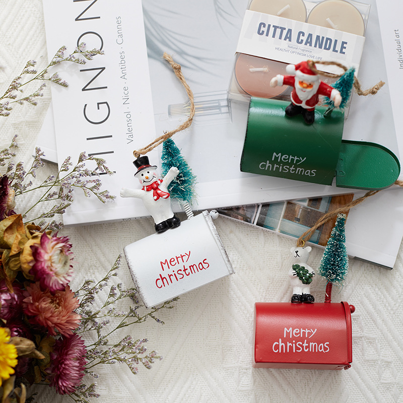 Nuevos productos transfronterizos Santa Claus colgante de hierro forjado colgante de resina de muñeco de nieve colgante de decoración de árbol de Navidad pequeña caja de correo