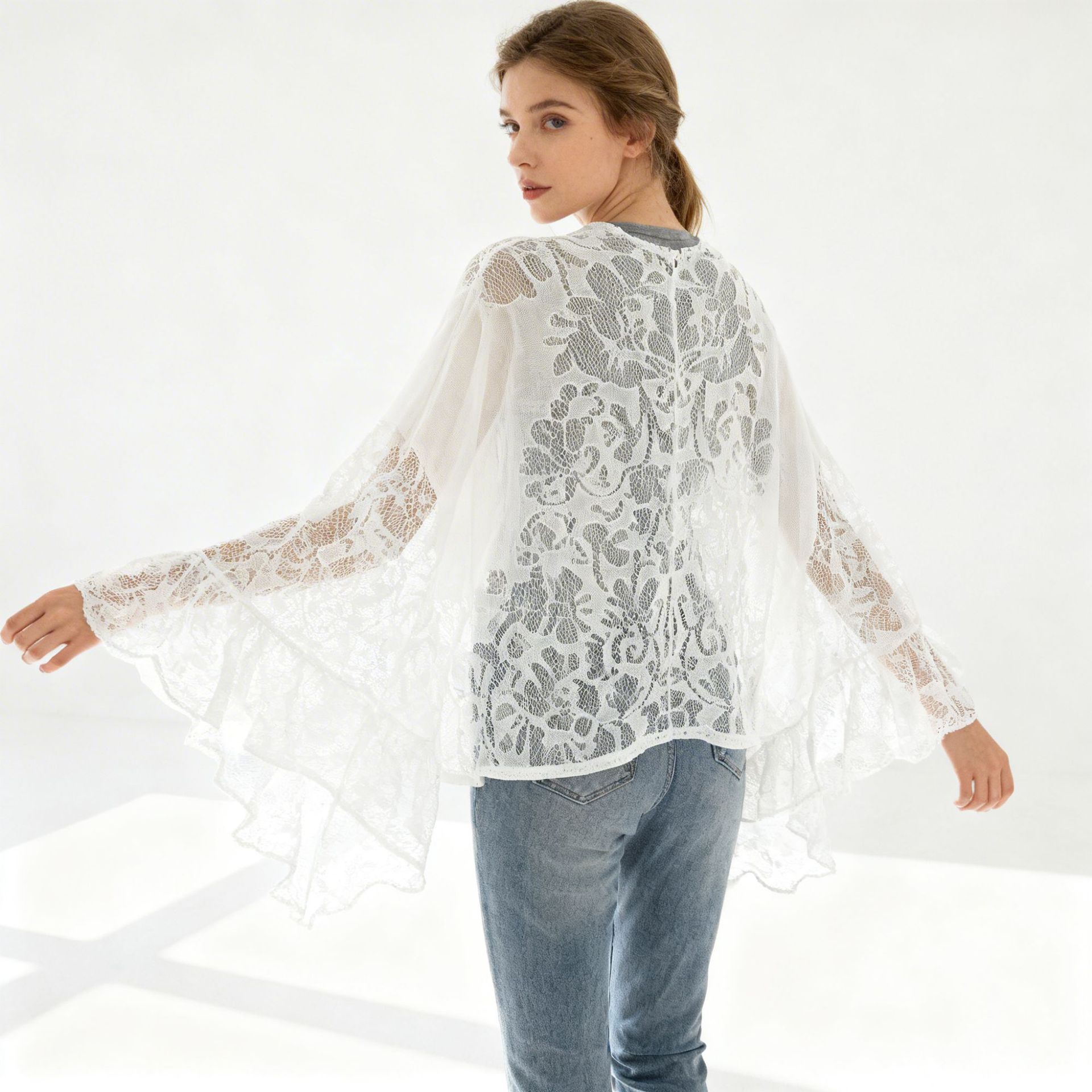 2026 primavera nueva moda europea y americana de encaje chal hueco ropa de protección solar bikini playa camisa