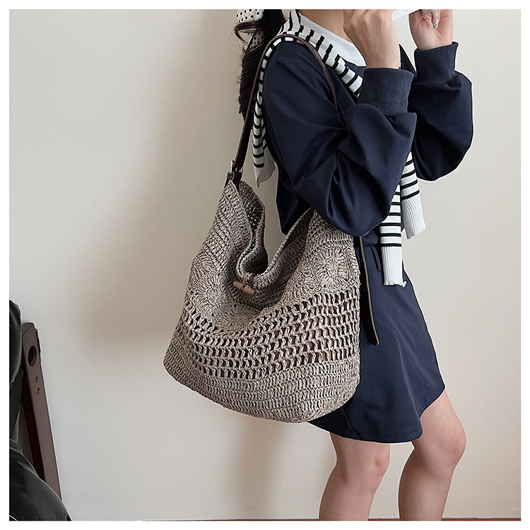 2025 New summer French laid-back seaside vacation bag, niche straw woven bag, hand-woven women's bag, large capacity undefined