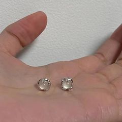 おしゃれな猫の目の石のピアスの韓国版のシンプルな気質の小さい大衆の個性の銀の針のピアスの高級感の軽い贅沢な耳飾りのins
