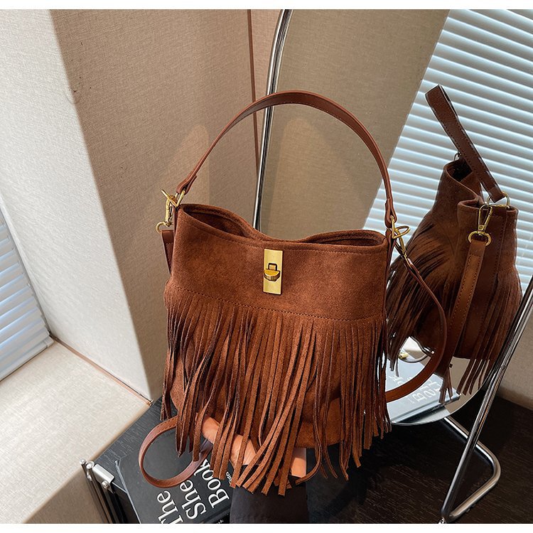 Brown Frosted Design Bag 2024 Autum New Women's Bag Bohemian Retro Versatile Crossbody Bag Tassel Bag