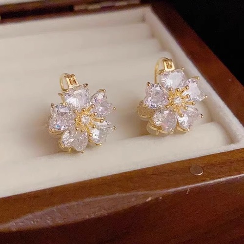 Dual-Sided Cat's Eye Stone Earrings with Zirconia Flower Accents - High-End Minimalist Design, Retro Lightweight Luxury, Elegant and Unique Jewelry