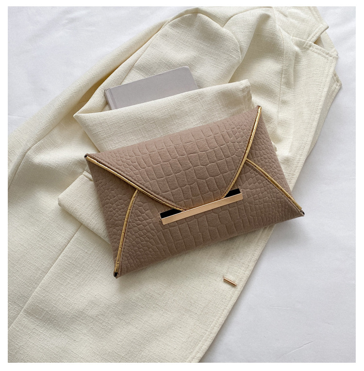 Foreign trade trend new envelope bag 2023 spring contrast color personalized clutch bag fashion simple foreign style women's bag_voghion.com