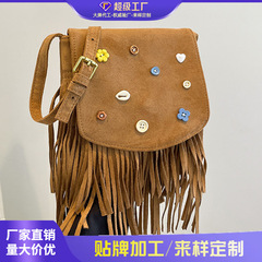 跨境麂皮绒包包女2025新款秋冬小众磨砂复古斜挎包爆款流苏水桶包