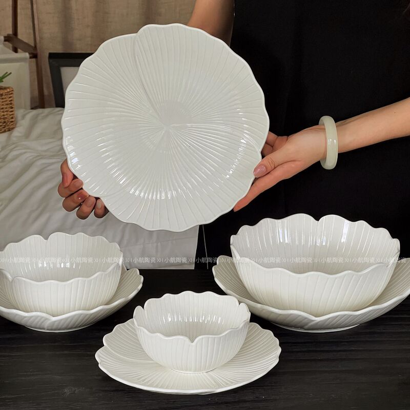 Vintage Flower-shaped Embossed Ceramic Dinner Plate Pure White Tableware Vegetable Plate Lace Rice Bowl Soup Bowl Soup Plate Set Vintage Flower-shaped Embossed Ceramic Dinner Plate Pure White Tableware Vegetable Plate Lace Rice Bowl Soup Bowl Soup Plate Set