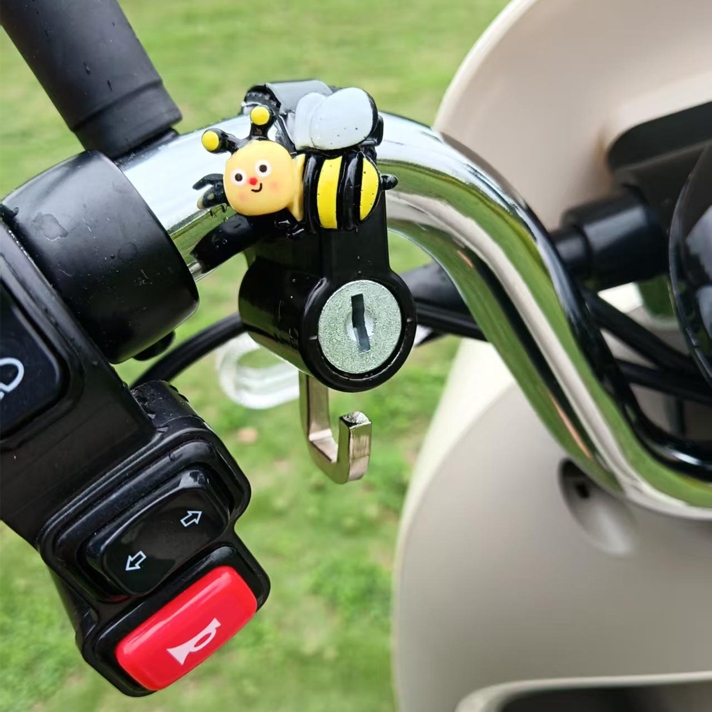 Cartoon Helmet Lock for Bicycles, Electric Vehicles, Motorcycles, Scooters, Mountain Bikes, Baby Strollers, Multifunctional Anti-Theft Lock Hook