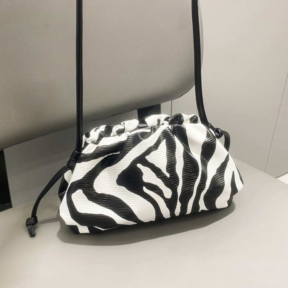 Rayas De Cebra Tamaño Pequeño Cebra Raya Grande Cuero Sintético Cebra Cuadrado Bolsos De Noche display picture 7