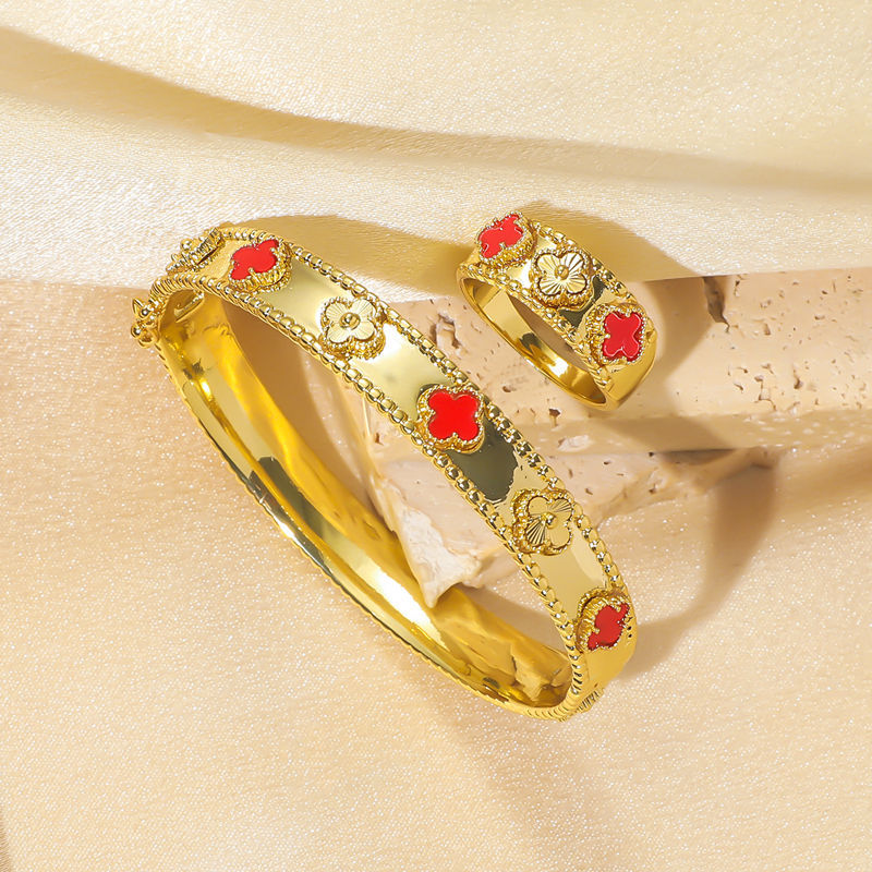 Set di braccialetti con anello a trifoglio retrò popolare, set di braccialetti con anello di design di lusso leggero e di nicchia per le donne_voghion.com