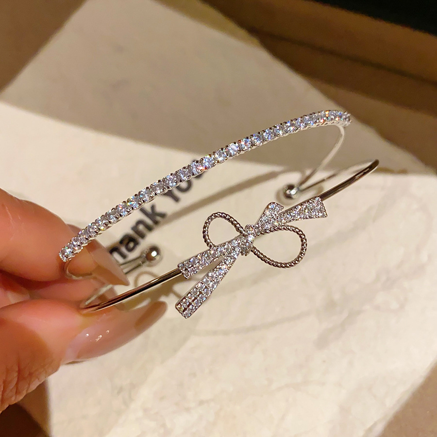 El temperamento francés arco de zircon pulsera de doble capa dulce ins pulsera de viento lujoso ligero de alto nivel sensación de joyas versátiles para mujeres