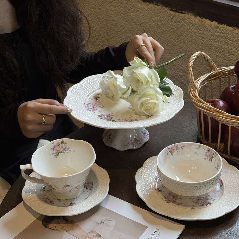 フレンチレトロな花びらエッジエンボスセラミック純白食器デザート朝食サラダプレートコーヒーカップとソーサー|undefined