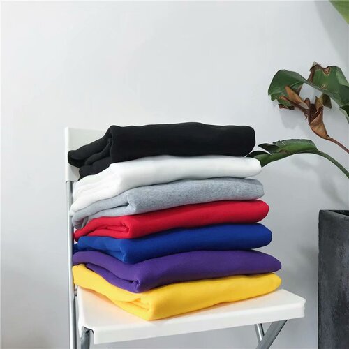 White round neck sweatshirt for men, autumn and winter style, trendy student version without a hat, men's Hong Kong style, black men's fashion.